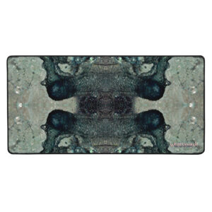 A picture of the bottom portion of an animal.